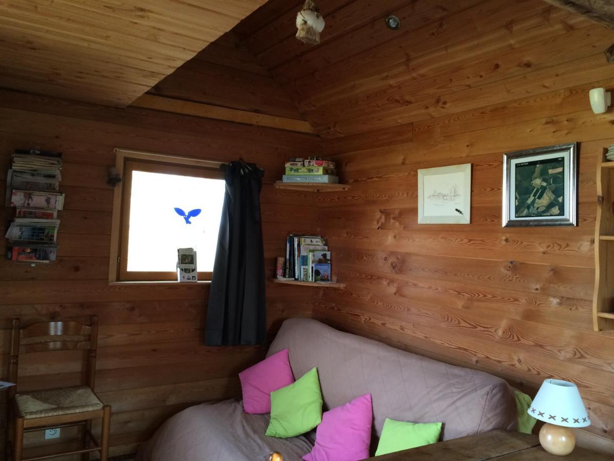 La Cabane Aux Secrets - Au Milieu De Nulle Part Outines Екстер'єр фото