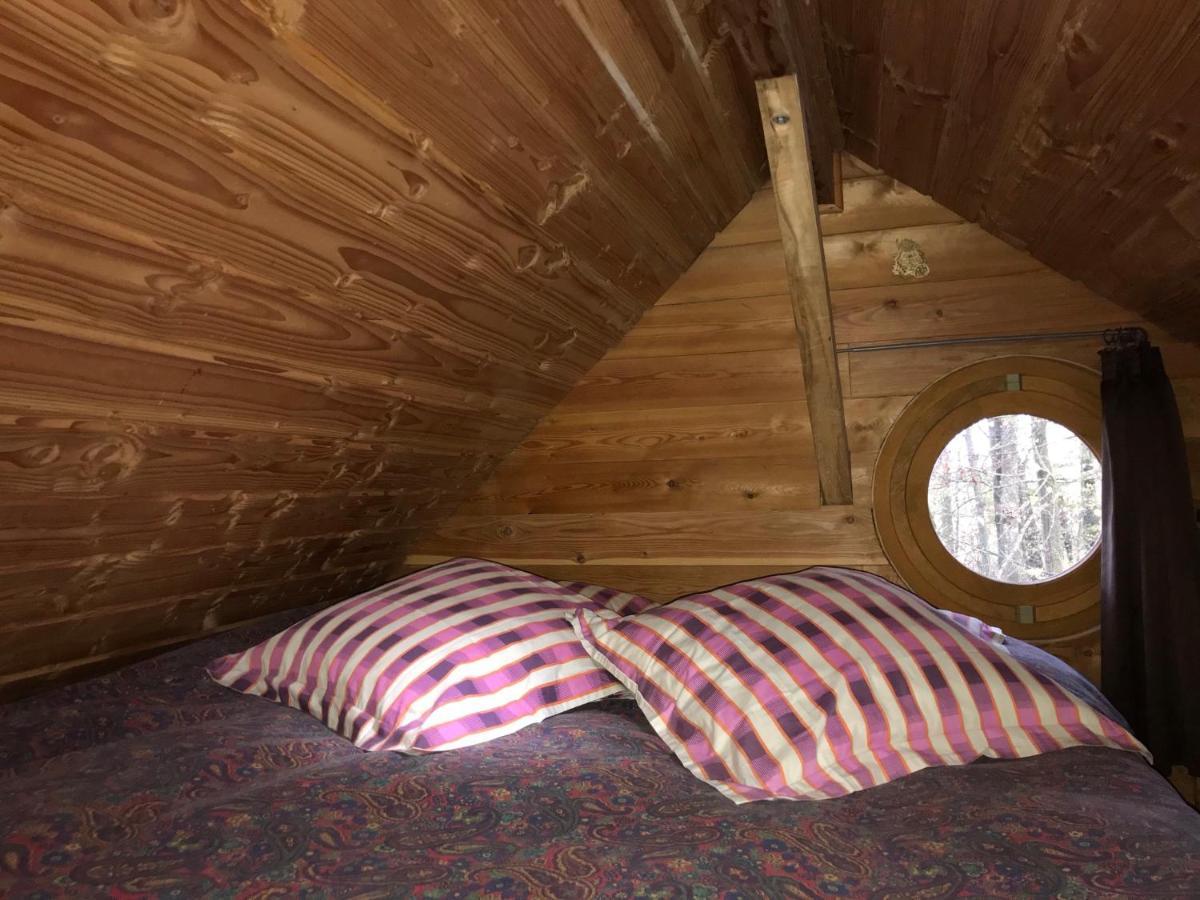 La Cabane Aux Secrets - Au Milieu De Nulle Part Outines Екстер'єр фото